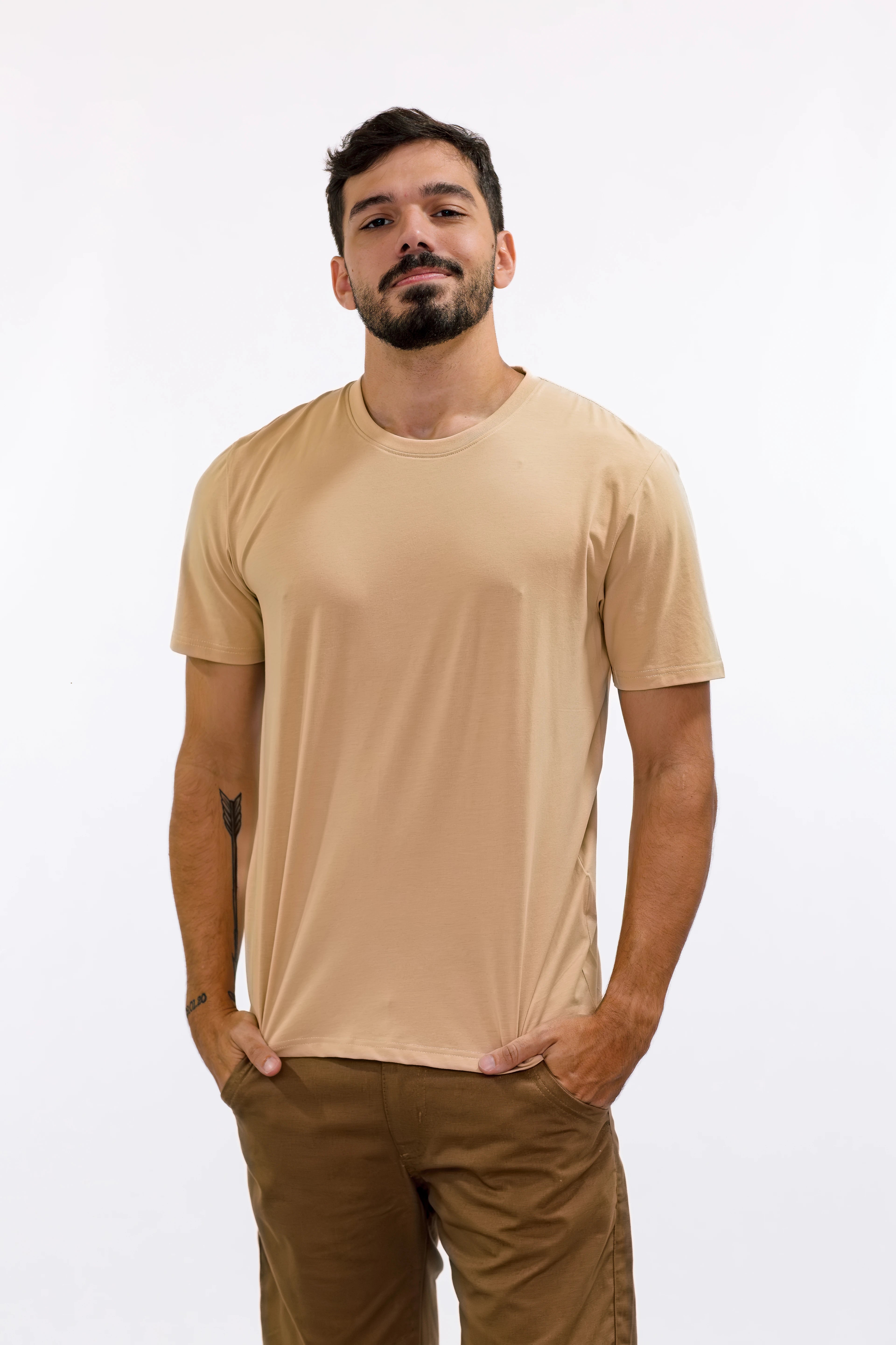 Camiseta Algodão com Elastano – Leve, Ajustada e Sem Abrir Mão do Conforto