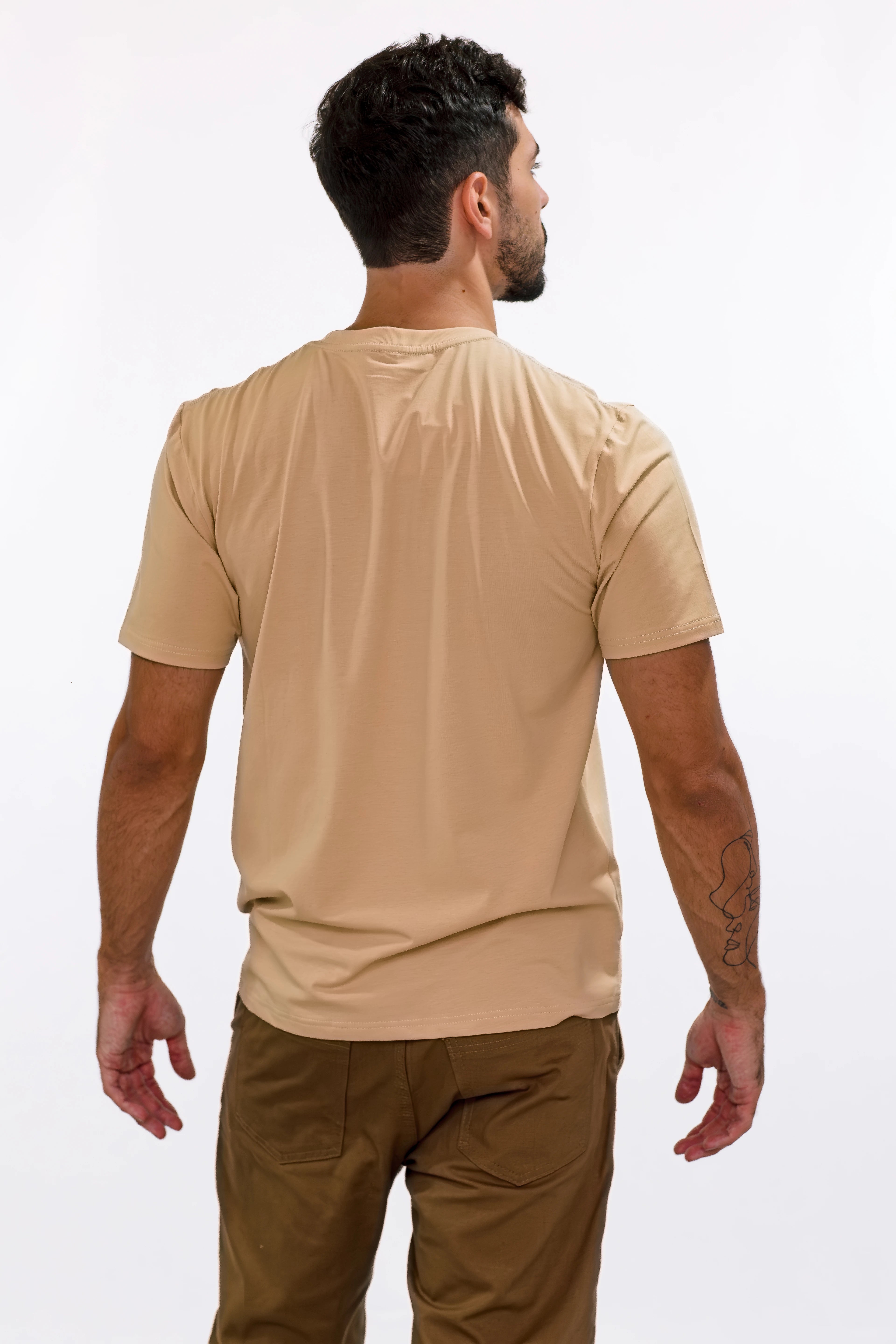 Camiseta Algodão com Elastano – Leve, Ajustada e Sem Abrir Mão do Conforto
